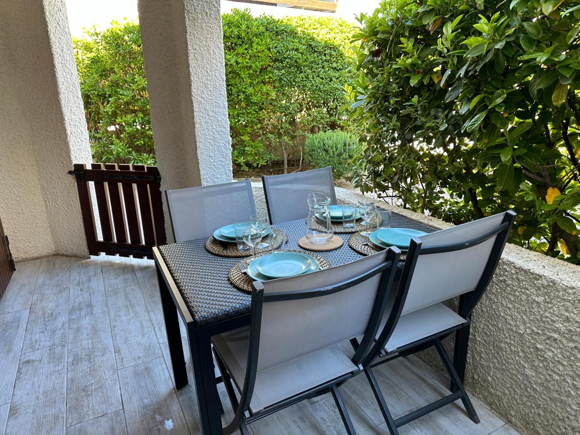 Appartement Climatise Avec Chambre Et Parking Privatif Locations Vld Camargue Saintes-Maries-de-la-Mer Kültér fotó